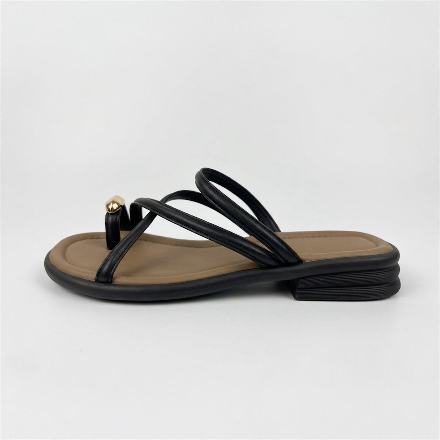 Wide Side - strappy sandal in black