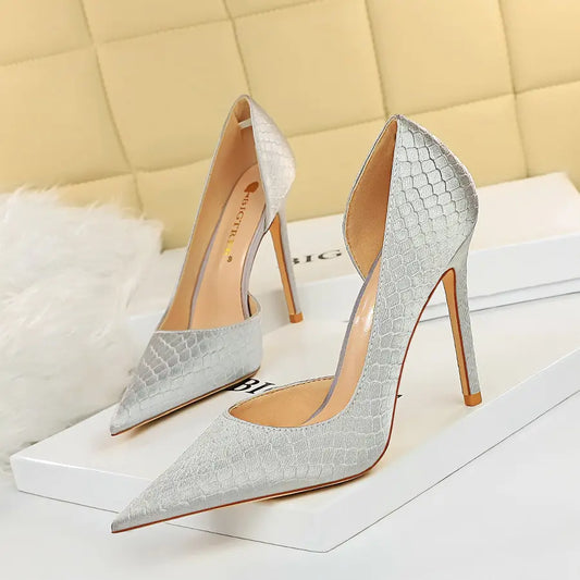 Grey Point pointed shoe pumps heels silver snake skin