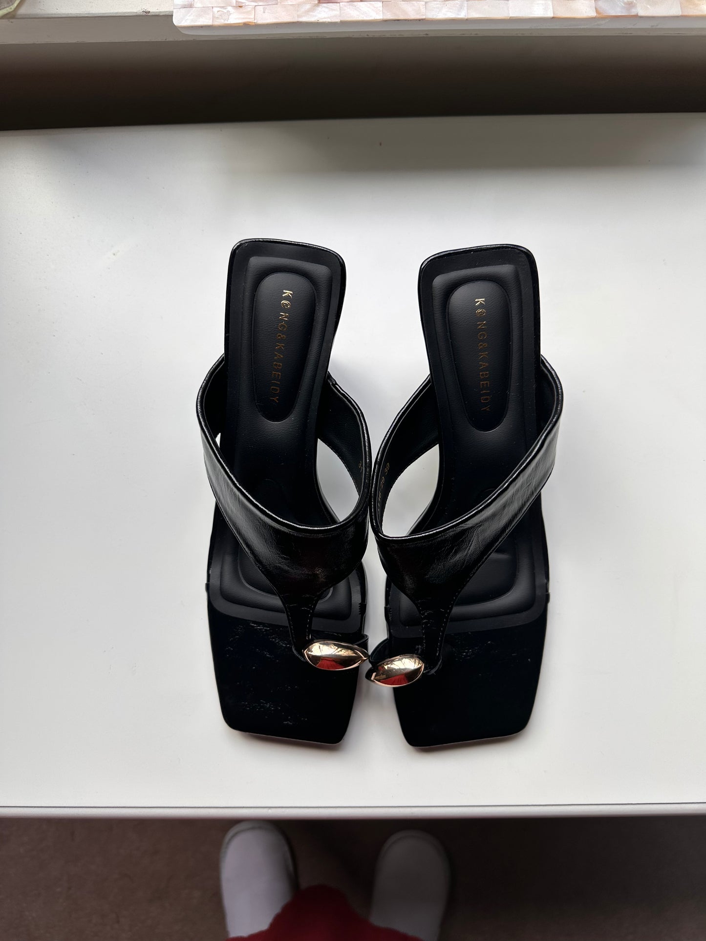 Miss Braxton - Square Toe Thong Heel