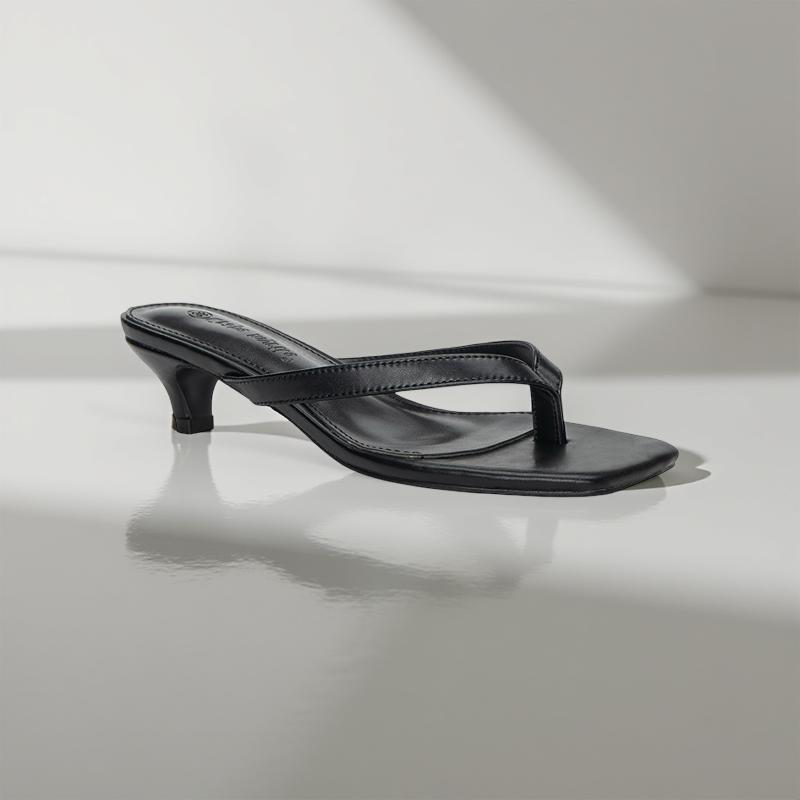 Thong Song heeled sandal in Black