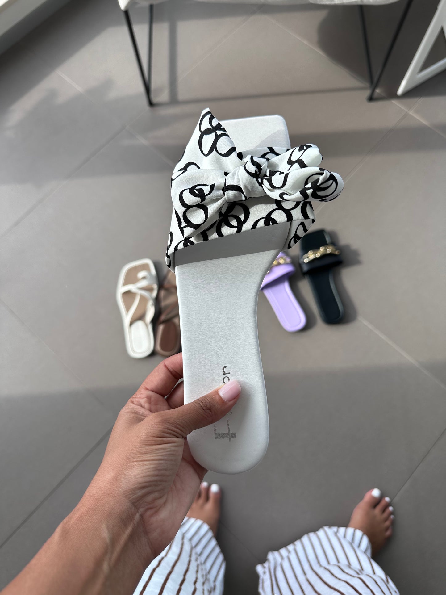 No.18 Square Toes & Bow Ties in White (Sale)